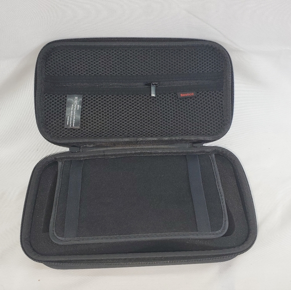 Nintendo switch with 3 games travel case mint - Picture 2 of 7